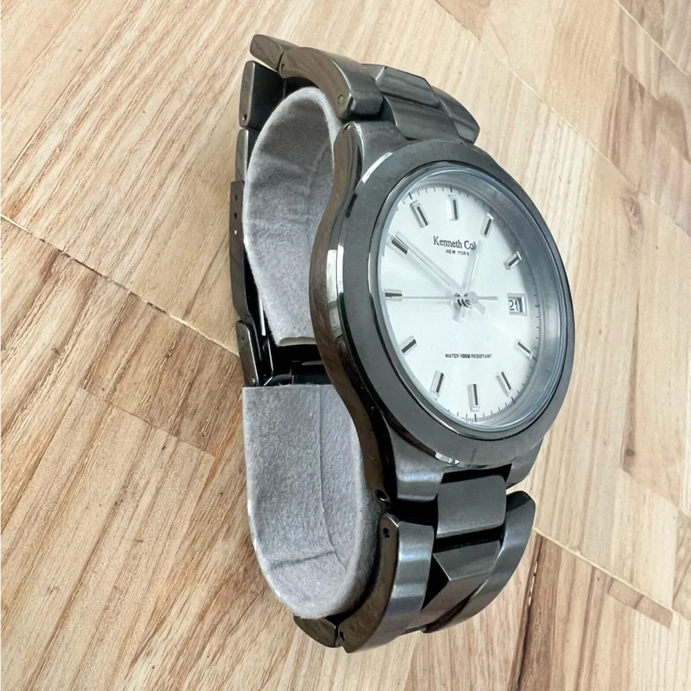 Kenneth Cole New York men’s silver tone dial stainless steel watch NEW BATTERY